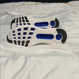 Under Armour men’s running shoes size 11